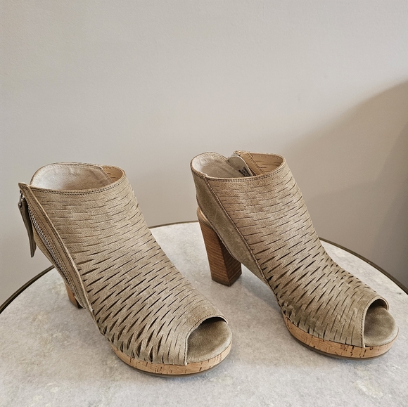 Paul Green Costa Peep Toe Bootie Size 3.5 (6) Natural Nude - Picture 11 of 11